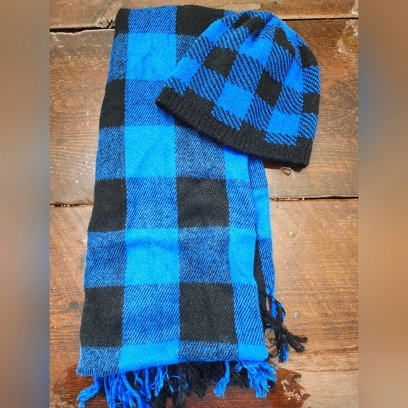 ?❄️☃️ NWOT Charming Charlie winter hat & scarf set